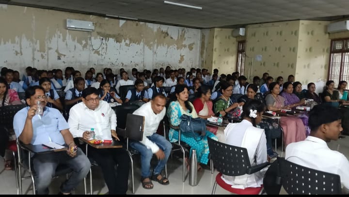 सड़क सुरक्षा जीवन रक्षा“ पर विकासखंड स्तरीय वाद-विवाद प्रतियोगिता का आयोजन